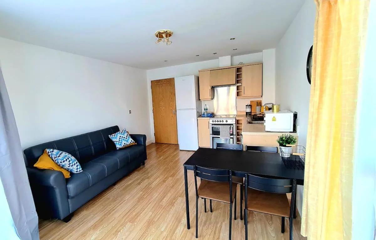 Lovely 5 Sleeper Flat - Upper Clapton Лондон Екстериор снимка