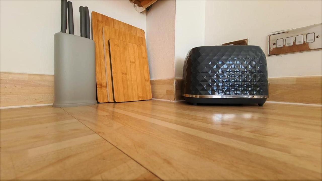 Lovely 5 Sleeper Flat - Upper Clapton Лондон Екстериор снимка